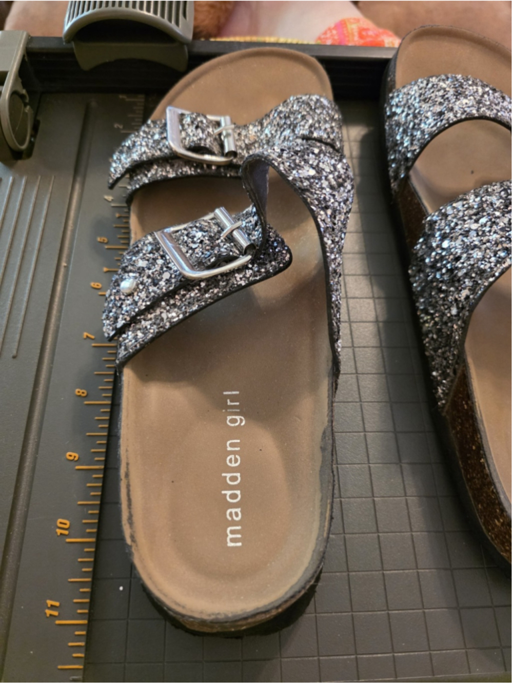 ❣️FINAL DROP❣️ Madden Girl Rhinestone Glam Sparkle Summer Slip Sandals Size 8.5 - Picture 4 of 12